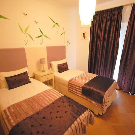 Charming Townhouse Praia D'el Rey * Όμπιδος