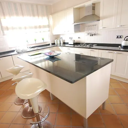 Charming Townhouse Praia D'el Rey * Όμπιδος